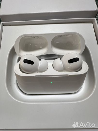 Наушники AirPods Pro with Wireless Charging Case