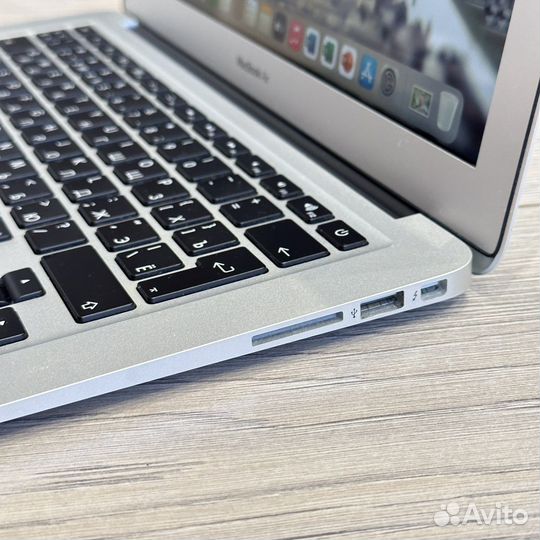 Apple MacBook Air 13 дюймов 2015 i5 / 8 / 256 SSD