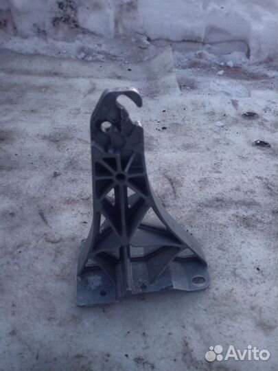 Кронштейн подлокотника Audi A8 D3