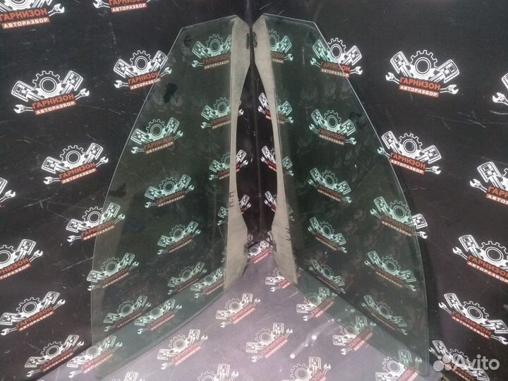 Стекло передней двери Jaguar X-Type