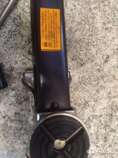 Домкрат механический винтовой