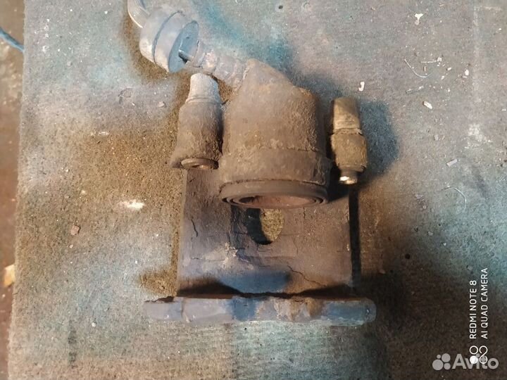 Суппорт левый Golf 2