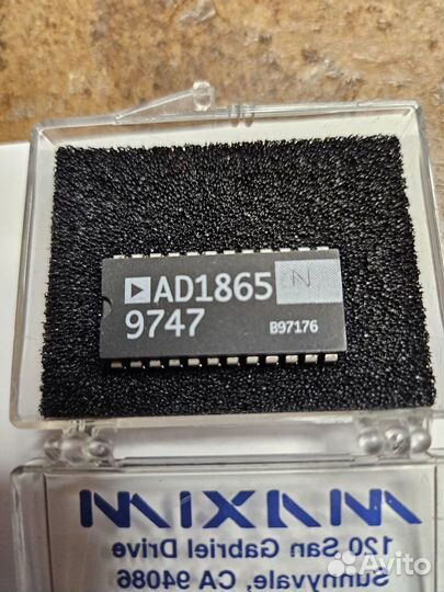 Микросхема цап Analog Devices AD1865N-J
