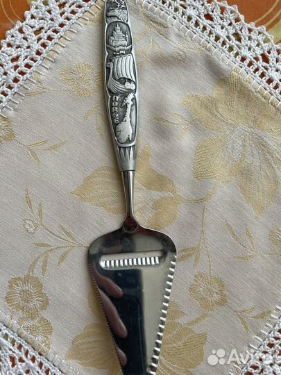 Лопатка для нарезки сыра из Нидерландов