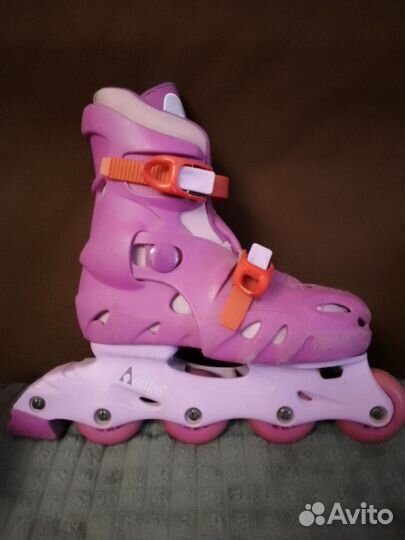 Комплект:Коньки роликовые,шлем,защита