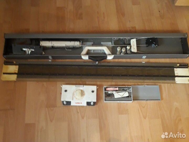 Продам вязальную машину Нева 5