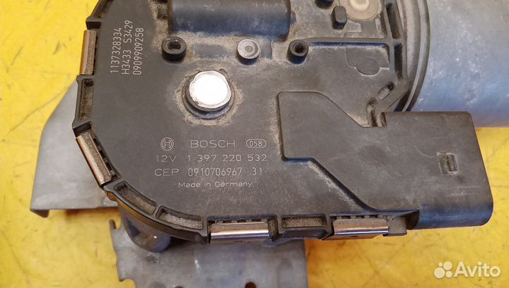 Моторчик стеклоочистителя передний Passat CC