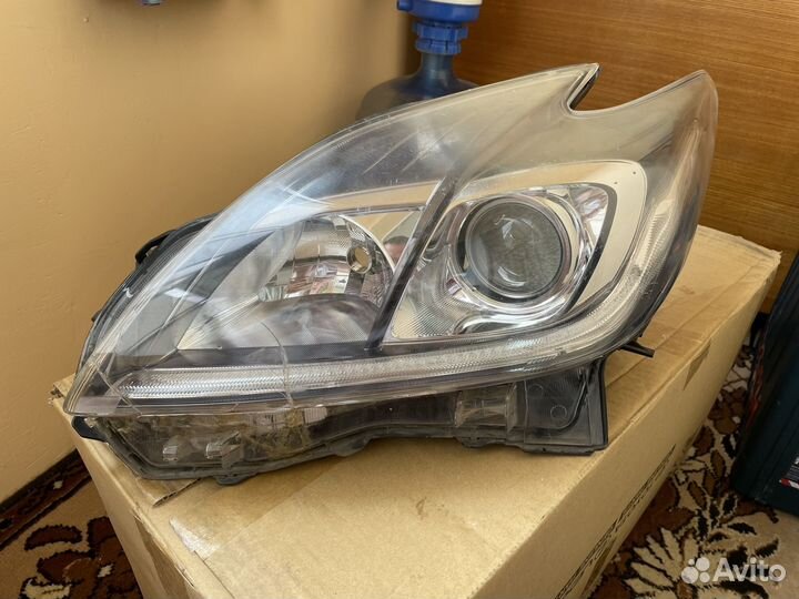 Фара левая toyota prius 30