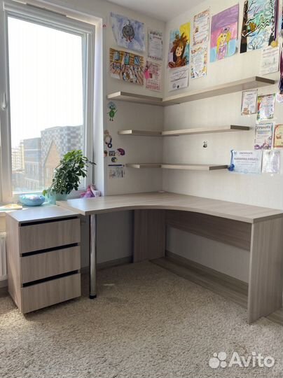 Угловой письменный компьютерный стол