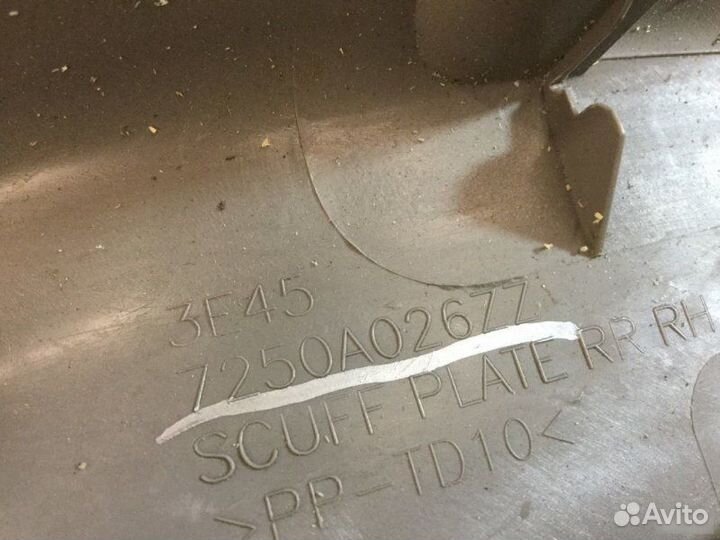 Накладка на порог внутренняя Mitsubishi Pajero KH