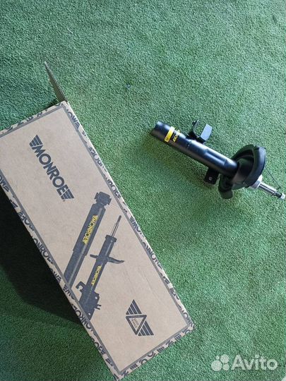 Амортизатор передний левый Ford Focus 3