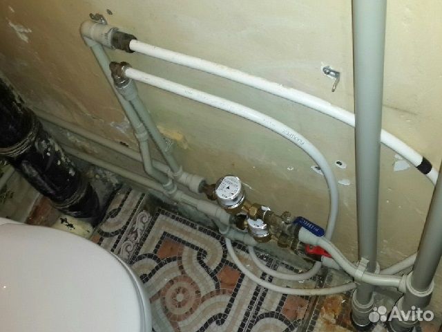 Замена унитазов. Монтаж радиаторов. Разводка труб