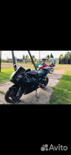Yamaha R 1