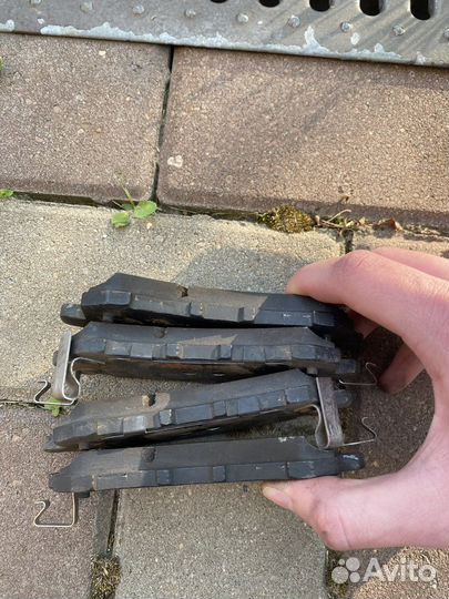 Комплект задних тормозных колодок infiniti QX80