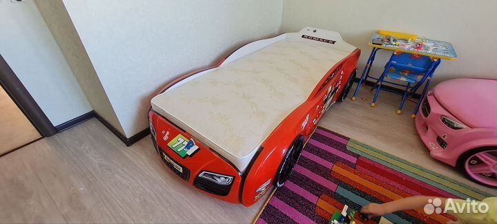 Детская кровать машина