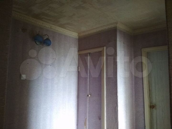 Доля в 4-к. квартире, 60 м², 5/5 эт.