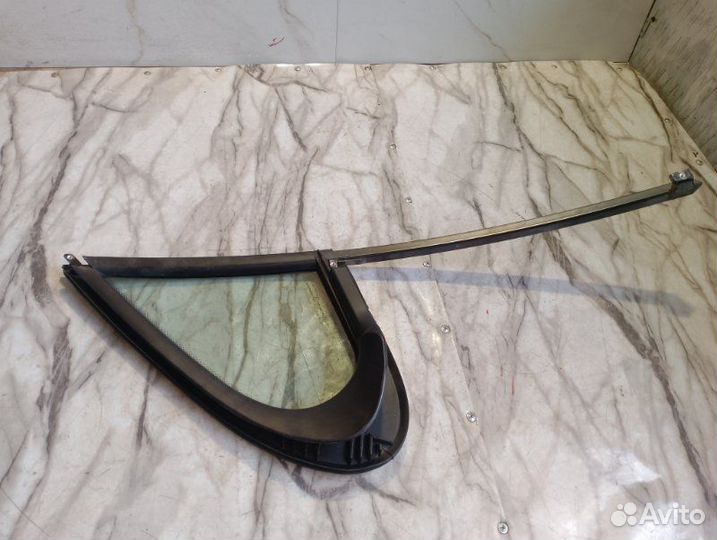 Форточка двери передняя правая Peugeot 207 WA 5FW