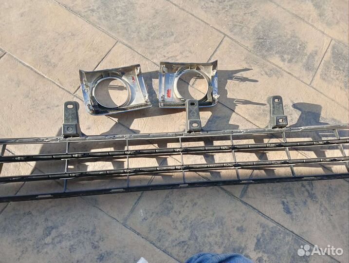 Продаётся решётка в бампер Лексус LX570