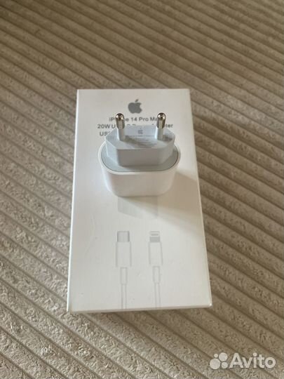 Зарядка на iPhone адаптер 20w и шнур Lightning