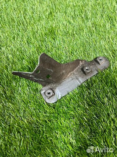 Кронштейн крыла передний левый Volkswagen Polo