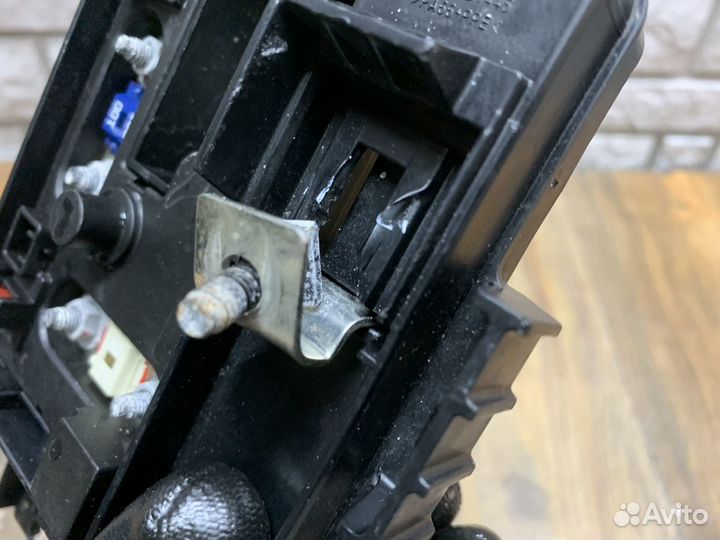 Hyundai Genesis G80 Блок предохранителей