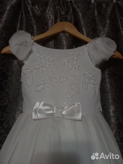 Платье белое