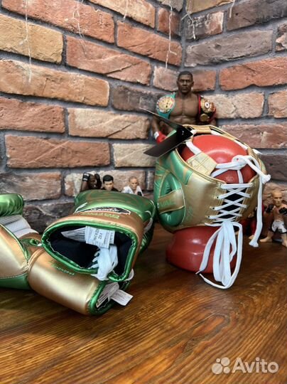 Боксерские перчатки и шлем Rival