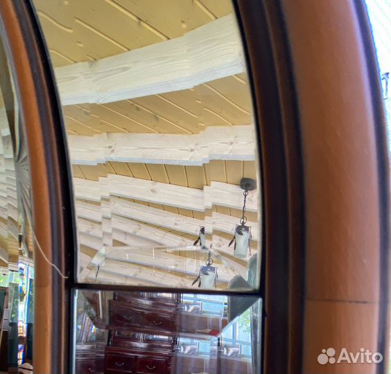 Зеркало настенное в деревянной раме