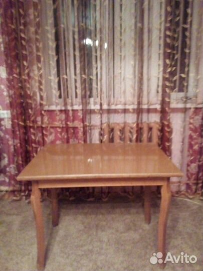 Стол обеденный