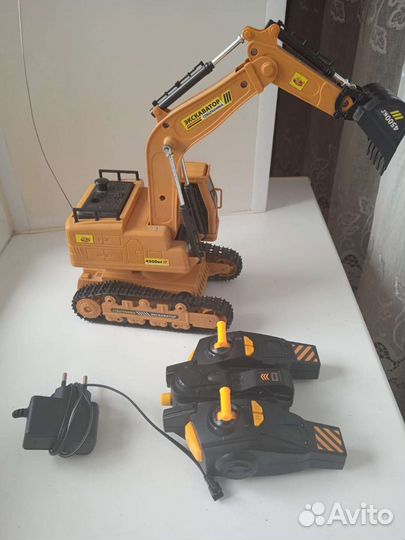 Экскаватор игрушка