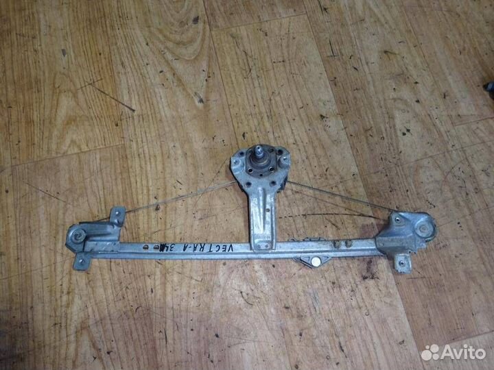 Стеклоподъемник механ. задний левый Opel Vectra A