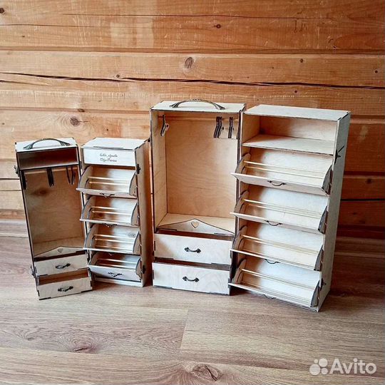 Мебель для кукол. Кукольная переносная гардеробная