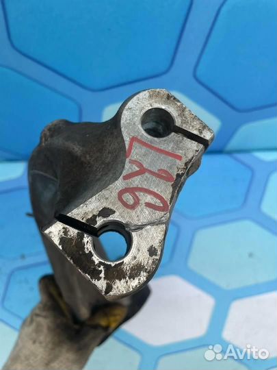 Кулак поворотный передний левый 8K0407253R