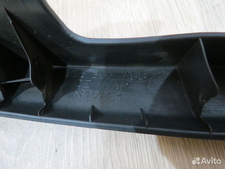 Накладка стойки задней Volkswagen Passat B6