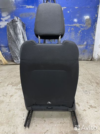 Сиденье переднее правое Skoda Octavia 4 A8