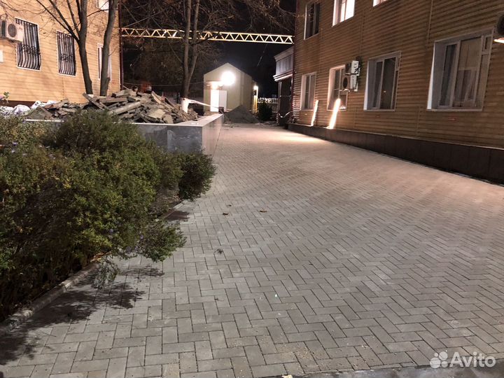 Укладка тротуарной плитки брусчатки