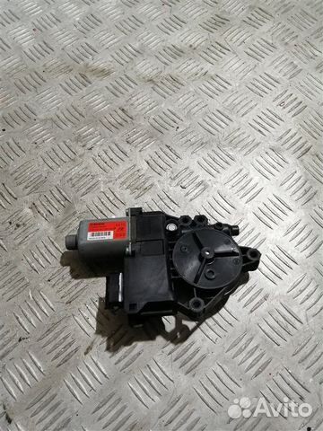 Моторчик стеклоподъемника задний правый Hyundai