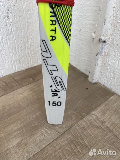 Лыжные ботинки и лыжи