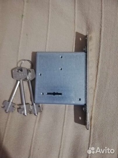 Дверной замок врезной