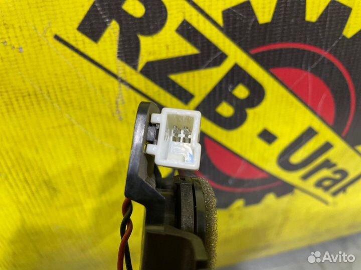 Динамик передний правый Kia Ceed Jd хэтчбек 1.4