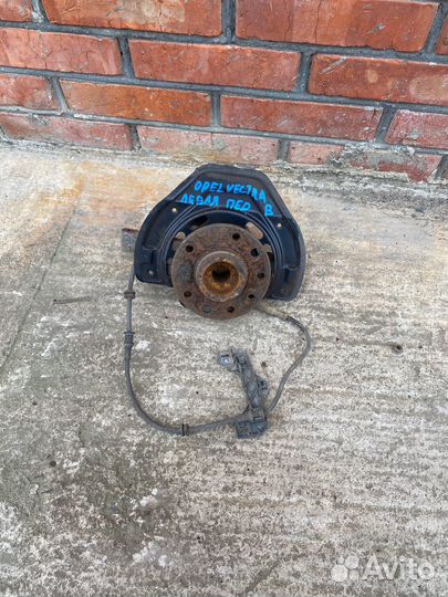Ступица, цапфа левая opel vectra b
