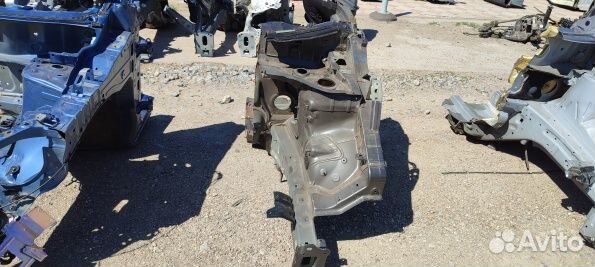 Передняя левая четверть Хендай Туксон 3 TL