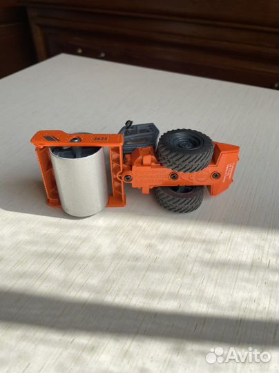 Siku Асфальтоукладчик каток (3530)