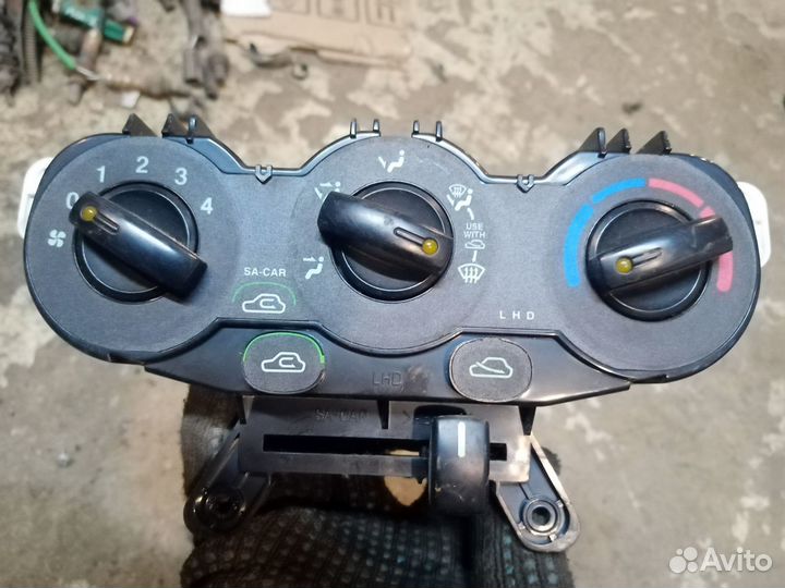 Блок управления печкой на Киа Пиканто 2007 год