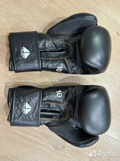 Боксерские перчатки