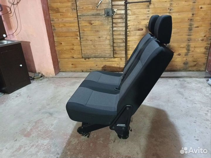 Двухместное откидное сиденье на Фольксваген т5, т6