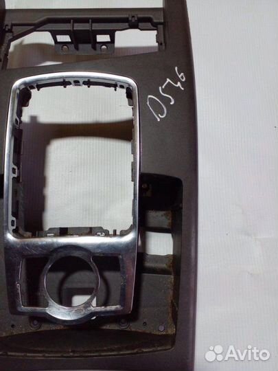 Консоль Audi Audi A6 C6 2.0 BRE TDI 2006