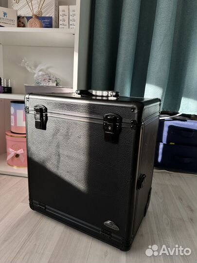 Косметичка чемодан на колесах