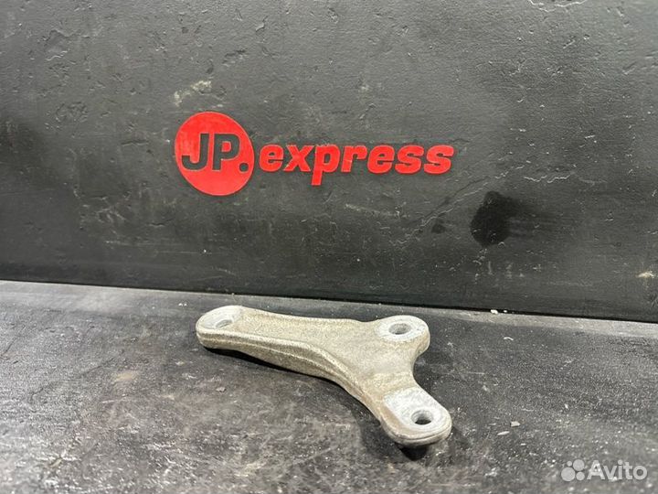 Кронштейн стойки штанги стабилизатора передний