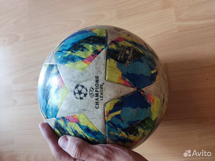 Футбольный мяч adidas